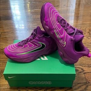 Nike Giannis Immortality 4 in Bold Berry/Black Green Strike